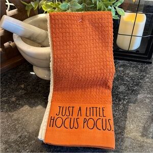 🎃 RAE DUNN HOCUS POCUS BELIEVE IN MAGIC FEELING WICKED SET OF 3 KITCHEN TOWELS